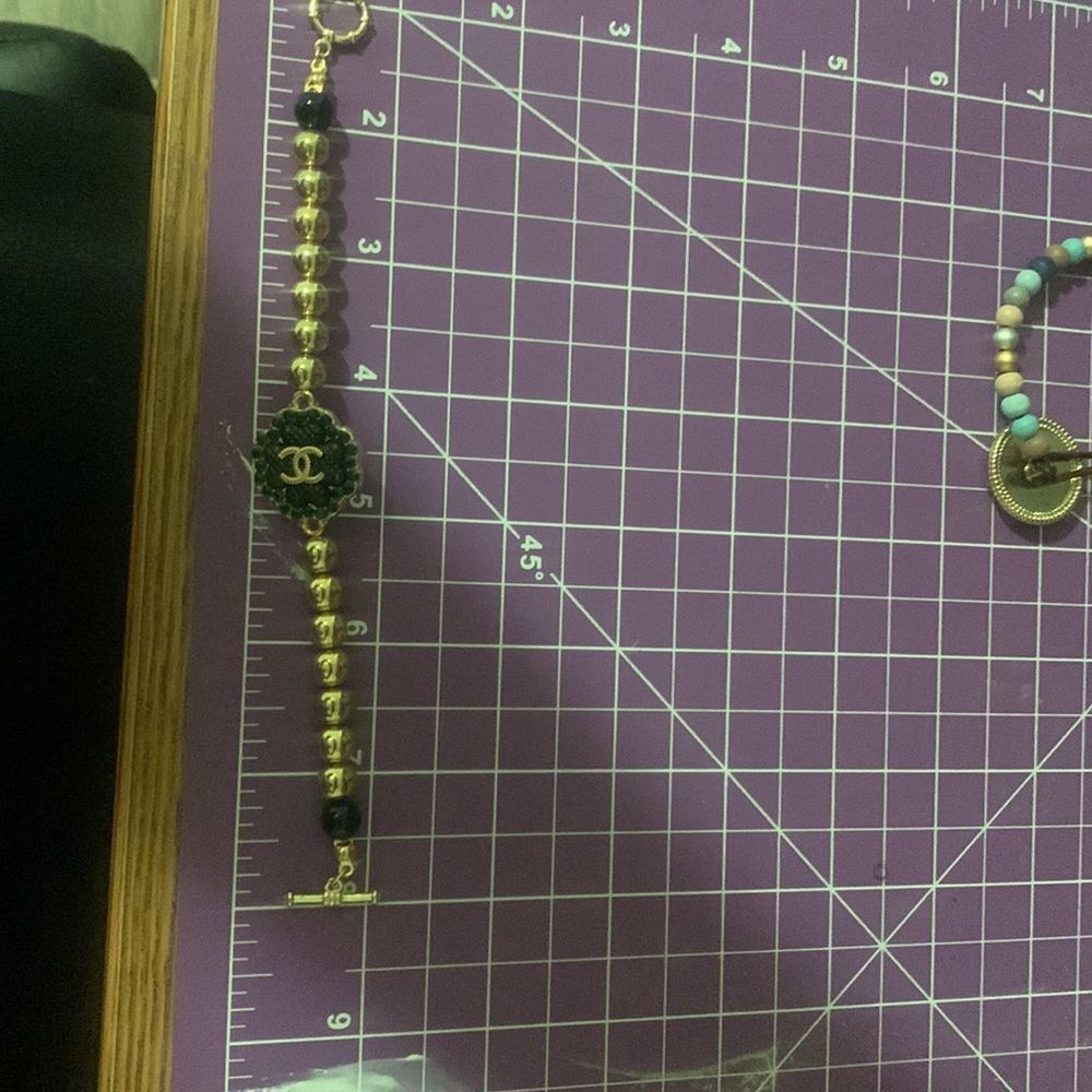 button/ zipper pull - Picture 4 of 6
